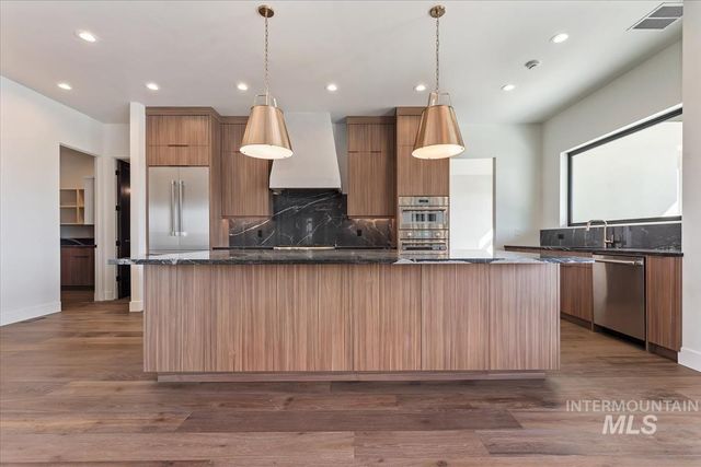 531 Midpoint Ave, Middleton, ID 83544