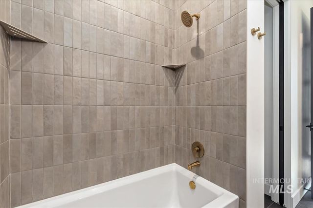 531 Midpoint Ave, Middleton, ID 83544