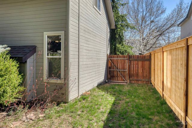 4259 N Waterloo Ave, Boise, ID 83713