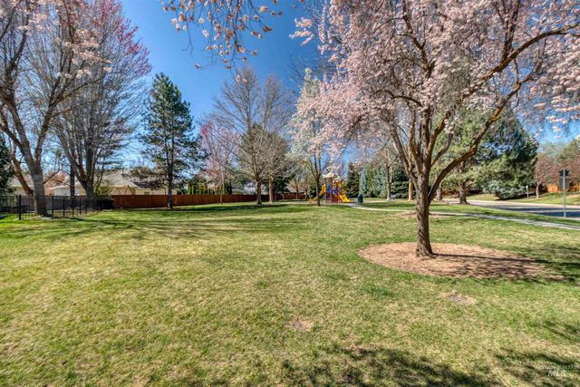 4259 N Waterloo Ave, Boise, ID 83713