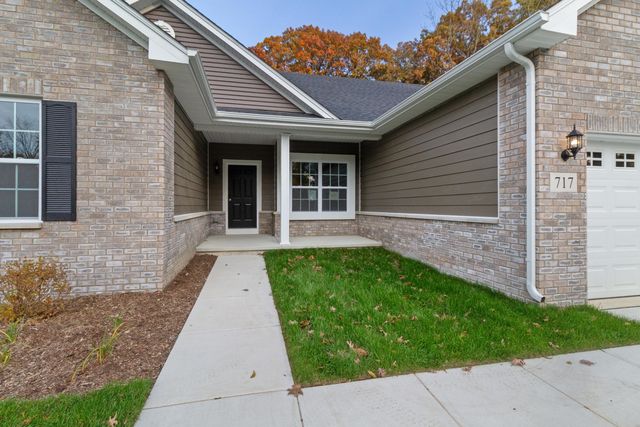 717 Druim Trail, Crown Point, IN 46307
