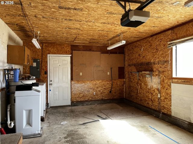 2385 19TH St, Florence, OR 97439