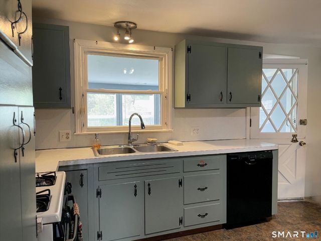 18 Old South Cove Road, Old Saybrook, CT 06475