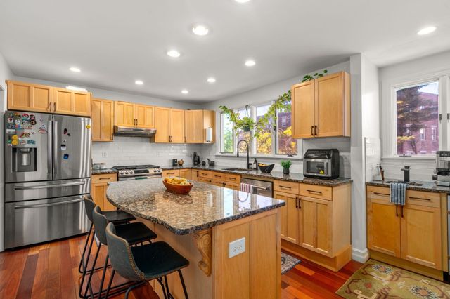 3 Hampshire St, Everett, MA 02149