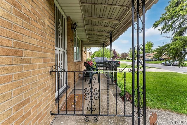 246 North Willowlawn Parkway, Cheektowaga, NY 14206