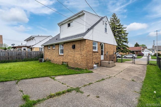 246 North Willowlawn Parkway, Cheektowaga, NY 14206