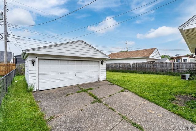 246 North Willowlawn Parkway, Cheektowaga, NY 14206