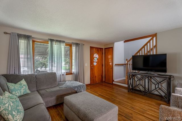 246 North Willowlawn Parkway, Cheektowaga, NY 14206