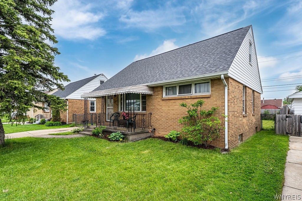 246 North Willowlawn Parkway, Cheektowaga, NY 14206