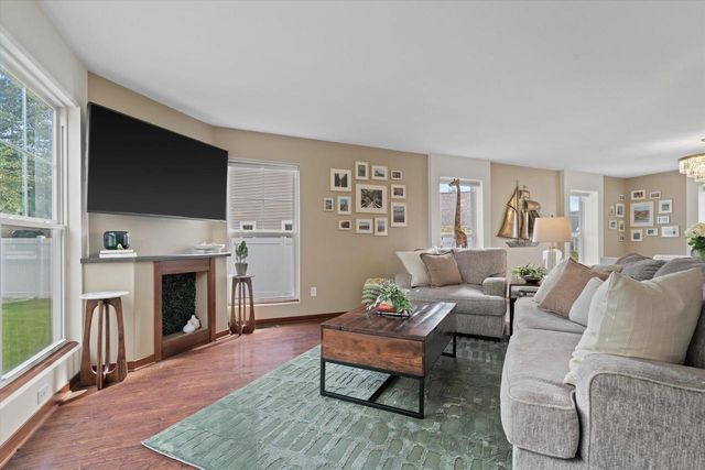 914 Durango DRIVE, Hartford, WI 53027