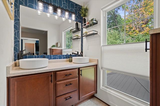 914 Durango DRIVE, Hartford, WI 53027