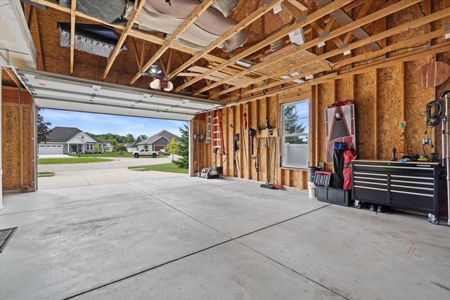 914 Durango DRIVE, Hartford, WI 53027