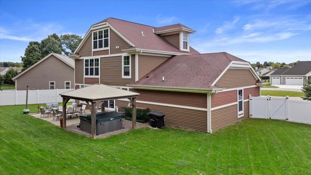 914 Durango DRIVE, Hartford, WI 53027