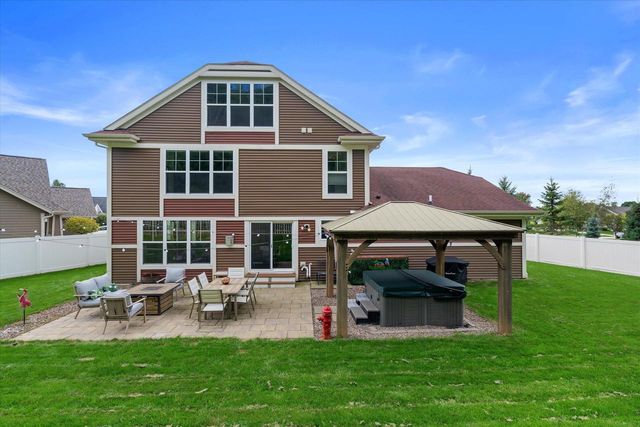 914 Durango DRIVE, Hartford, WI 53027
