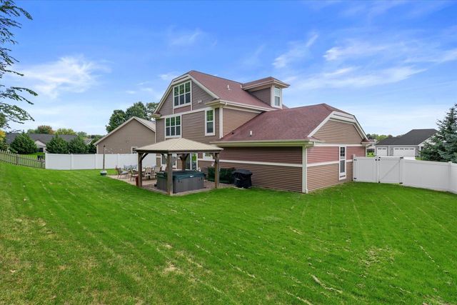 914 Durango DRIVE, Hartford, WI 53027