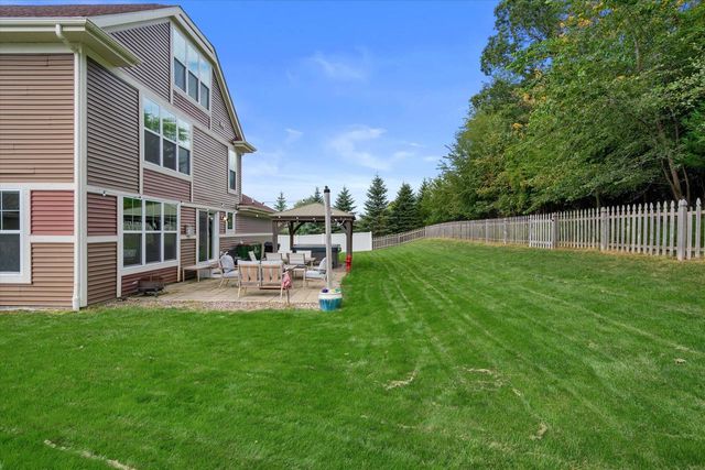 914 Durango DRIVE, Hartford, WI 53027