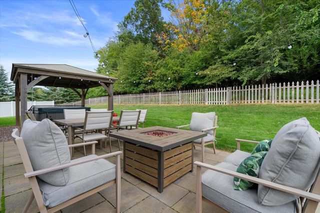 914 Durango DRIVE, Hartford, WI 53027