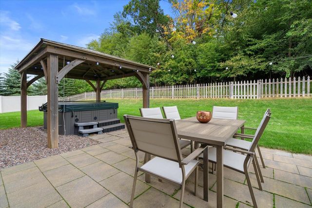914 Durango DRIVE, Hartford, WI 53027