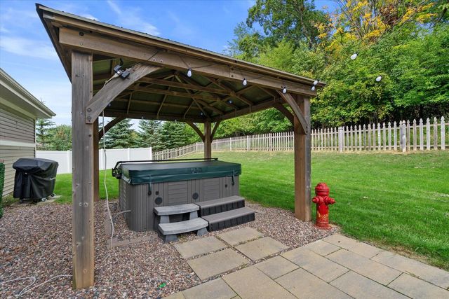 914 Durango DRIVE, Hartford, WI 53027