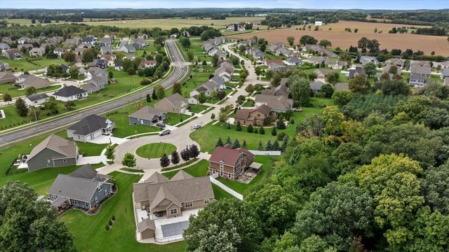 914 Durango DRIVE, Hartford, WI 53027