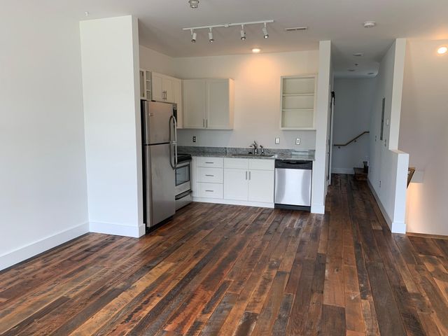 1225 4th Ave S Apt 202, Nashville, TN 37210