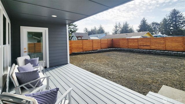 337 Mount Olympus Avenue SE, Ocean Shores, WA 98569