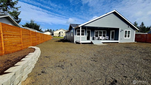 337 Mount Olympus Avenue SE, Ocean Shores, WA 98569