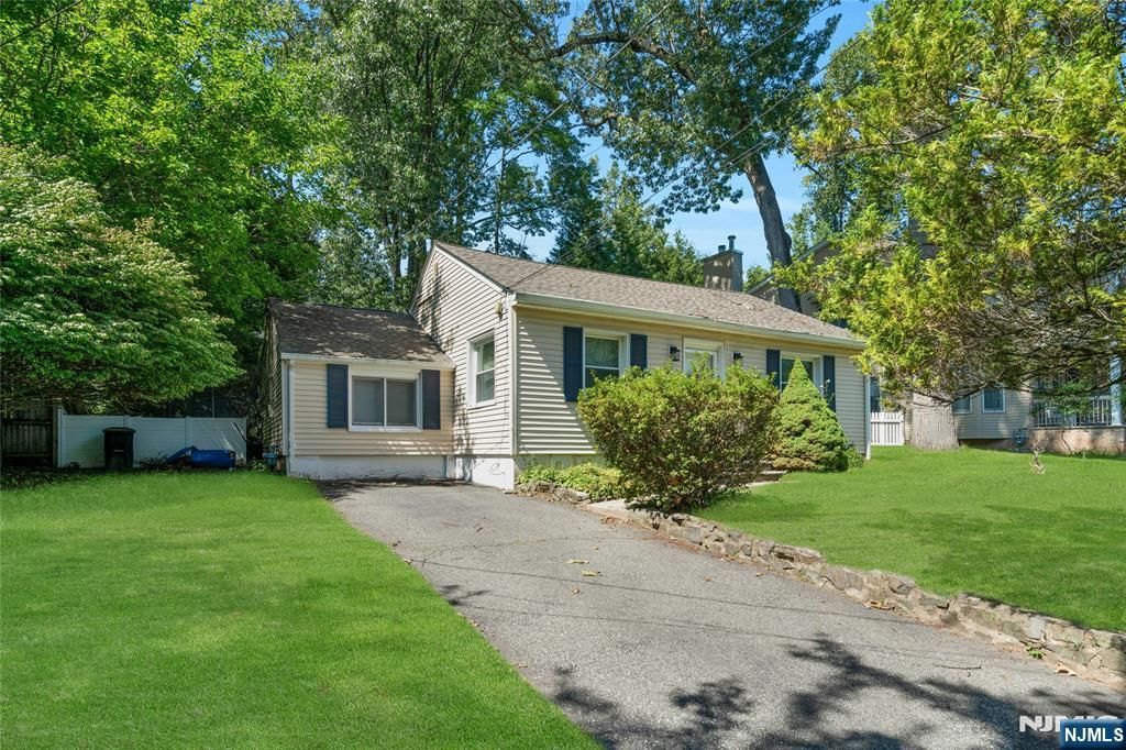 265 Jefferson Avenue, Cresskill, NJ 07626