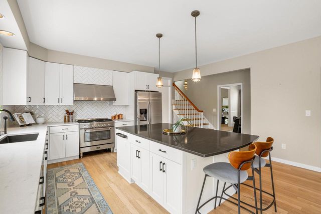 215 E Beechwood COURT, Mequon, WI 53092
