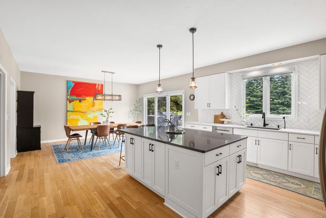 215 E Beechwood COURT, Mequon, WI 53092