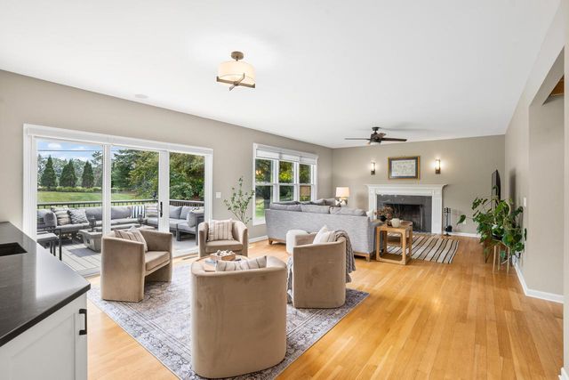 215 E Beechwood COURT, Mequon, WI 53092