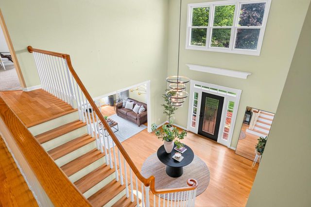 215 E Beechwood COURT, Mequon, WI 53092