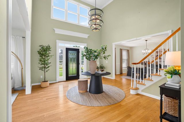 215 E Beechwood COURT, Mequon, WI 53092