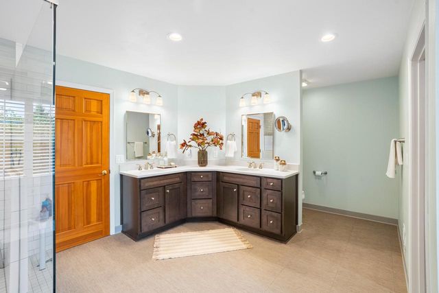 215 E Beechwood COURT, Mequon, WI 53092