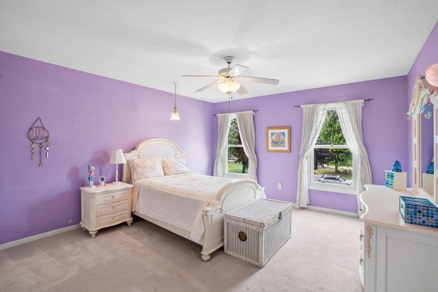 215 E Beechwood COURT, Mequon, WI 53092