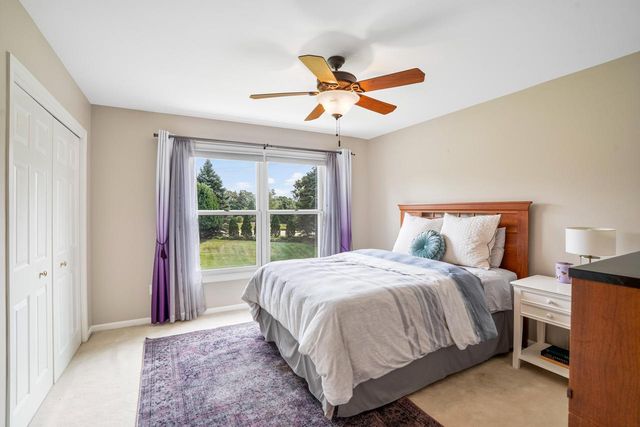215 E Beechwood COURT, Mequon, WI 53092
