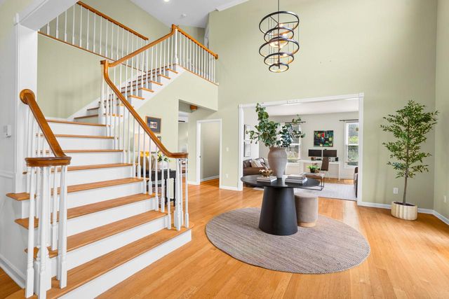215 E Beechwood COURT, Mequon, WI 53092