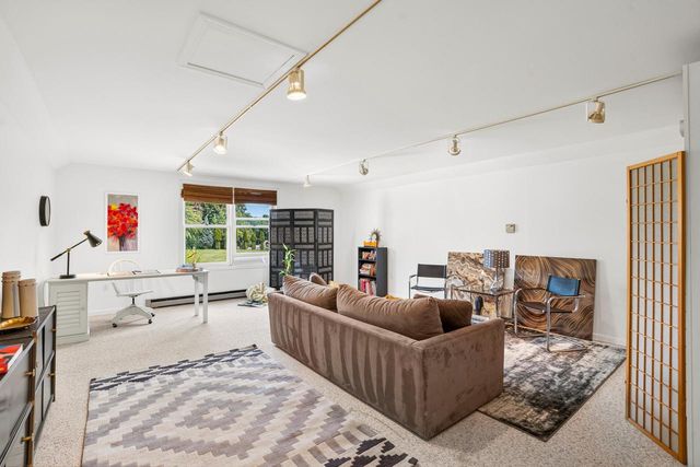 215 E Beechwood COURT, Mequon, WI 53092