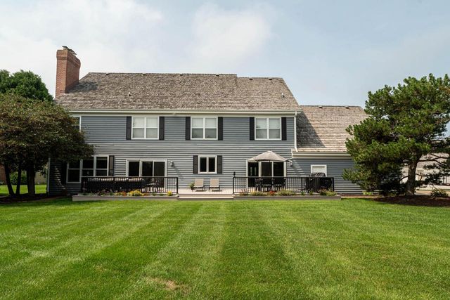 215 E Beechwood COURT, Mequon, WI 53092