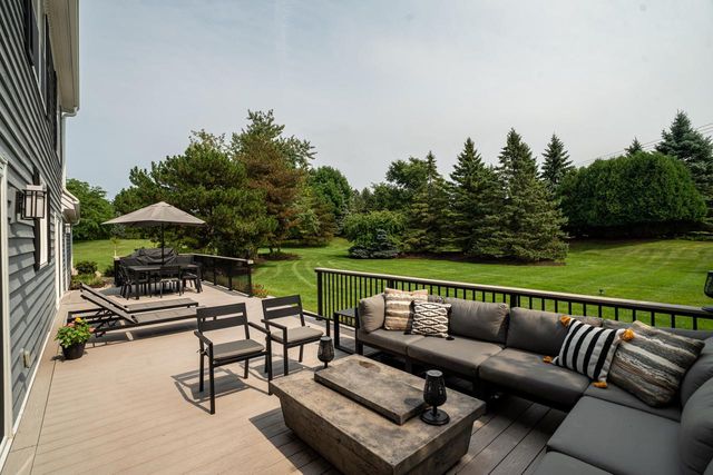 215 E Beechwood COURT, Mequon, WI 53092