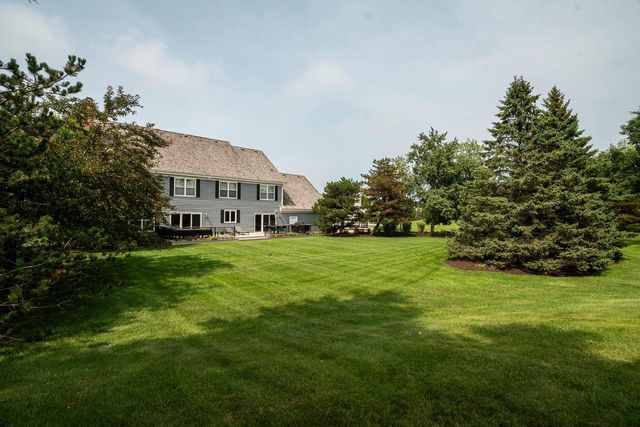 215 E Beechwood COURT, Mequon, WI 53092