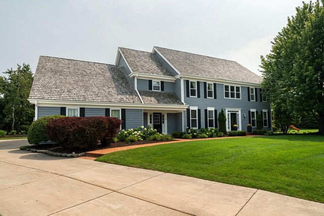 215 E Beechwood COURT, Mequon, WI 53092