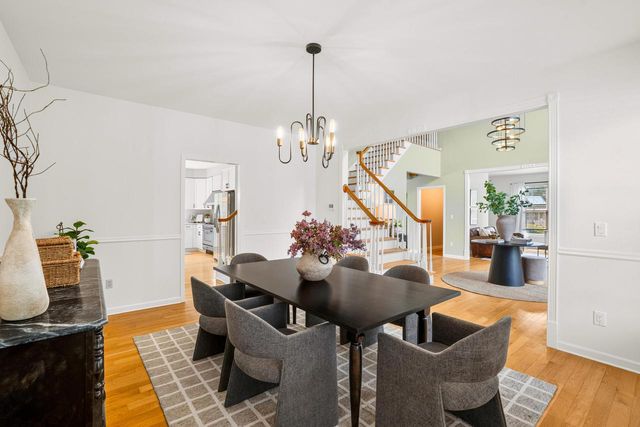 215 E Beechwood COURT, Mequon, WI 53092