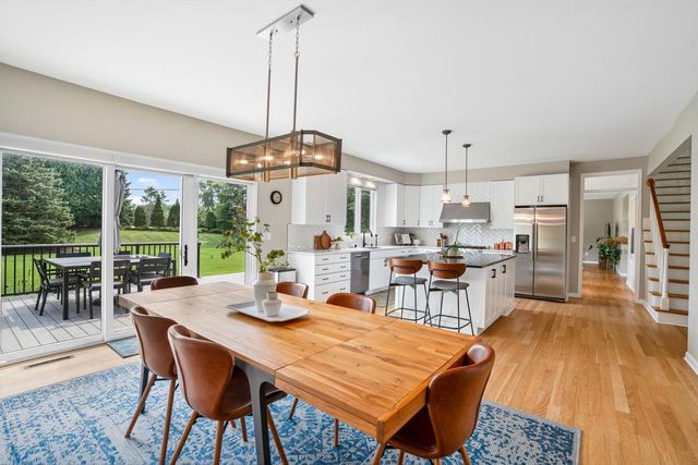 215 E Beechwood COURT, Mequon, WI 53092