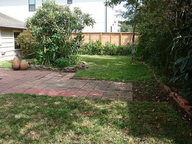 143 Whipple Drive, Bellaire, TX 77401