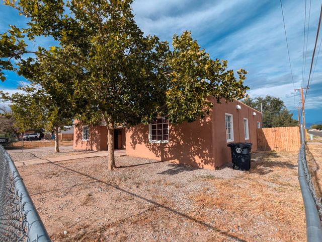 400 63rd Street NW, Albuquerque, NM 87105