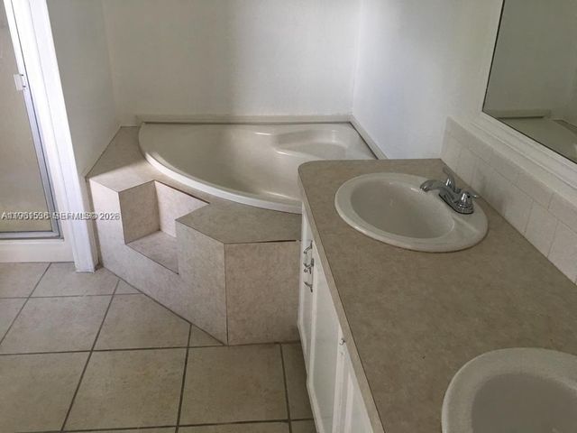 19800 SW 180th Avenue 379, Miami, FL 33187