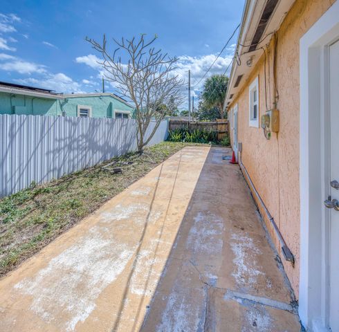 3578 Coconut Road, Palm Springs, FL 33461