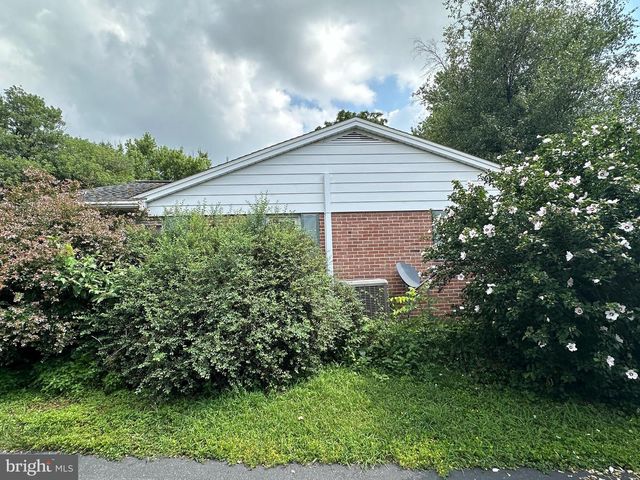 296 OVERHILL DRIVE, Chambersburg, PA 17202