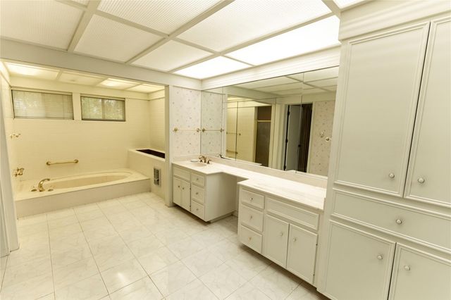 322 E O'bryant Street, Bellville, TX 77418